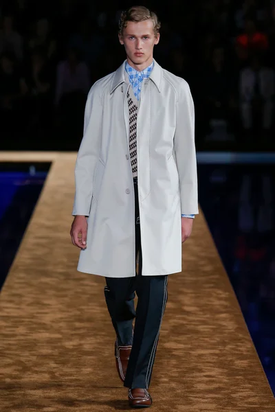 Look 28